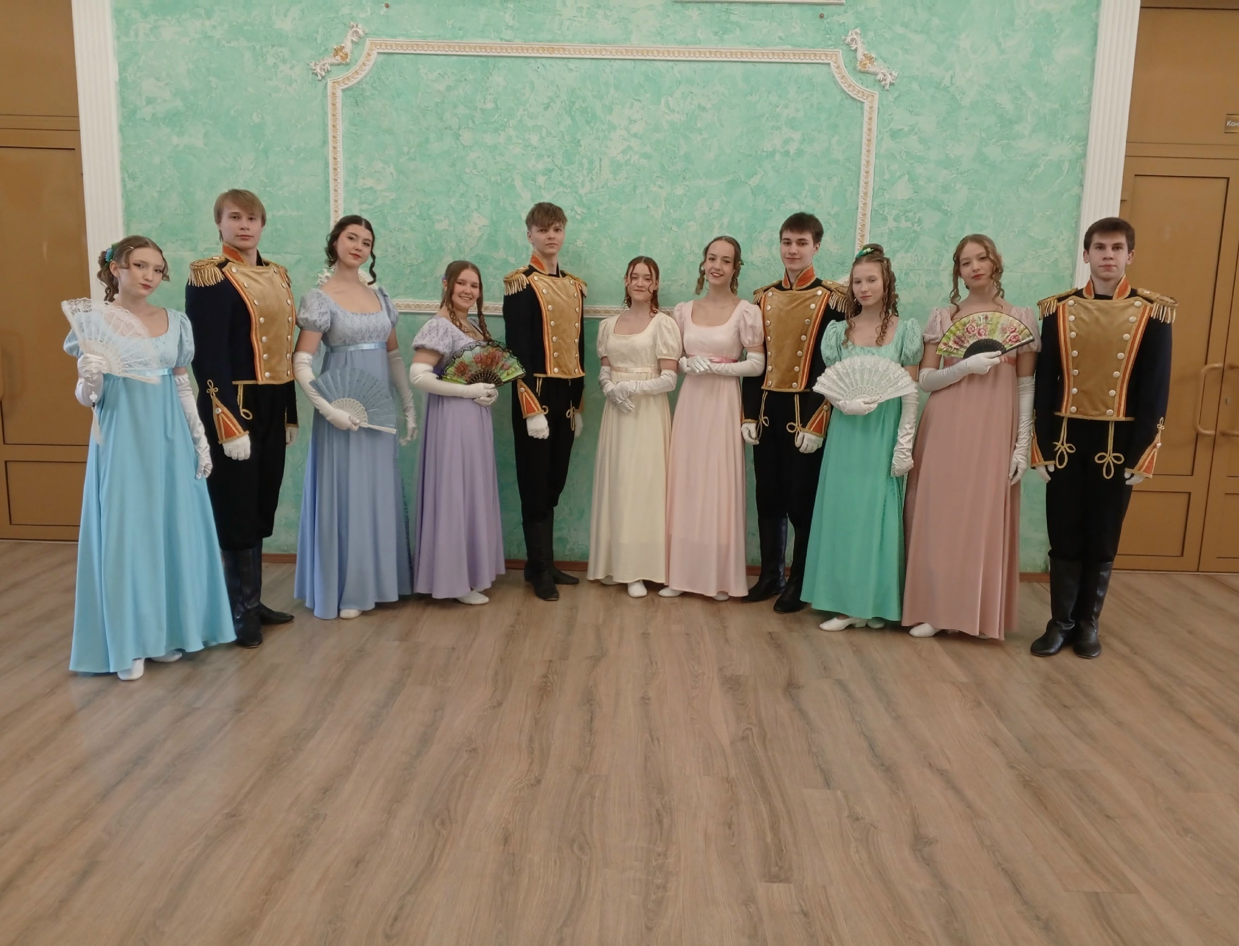 Ансамбль танца «Россия» выступил на историческом шоу в Челябинске