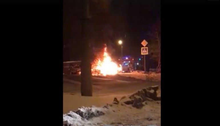 Авария с пострадавшим в Челябинске, завершившаяся пожаром, попала на видео