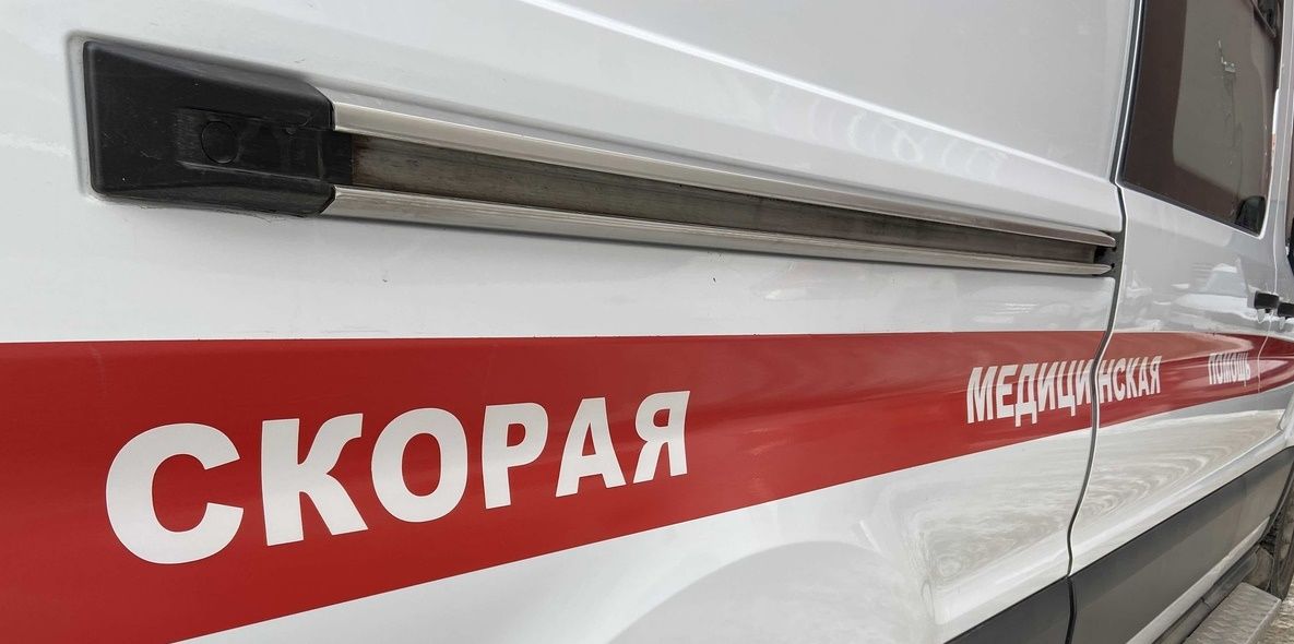 В Челябинске школьник погиб, ударившись на детской площадке