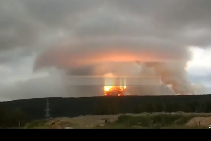 Настоящий ад! «КР» получил видео взрывов на складах боеприпасов под Ачинском