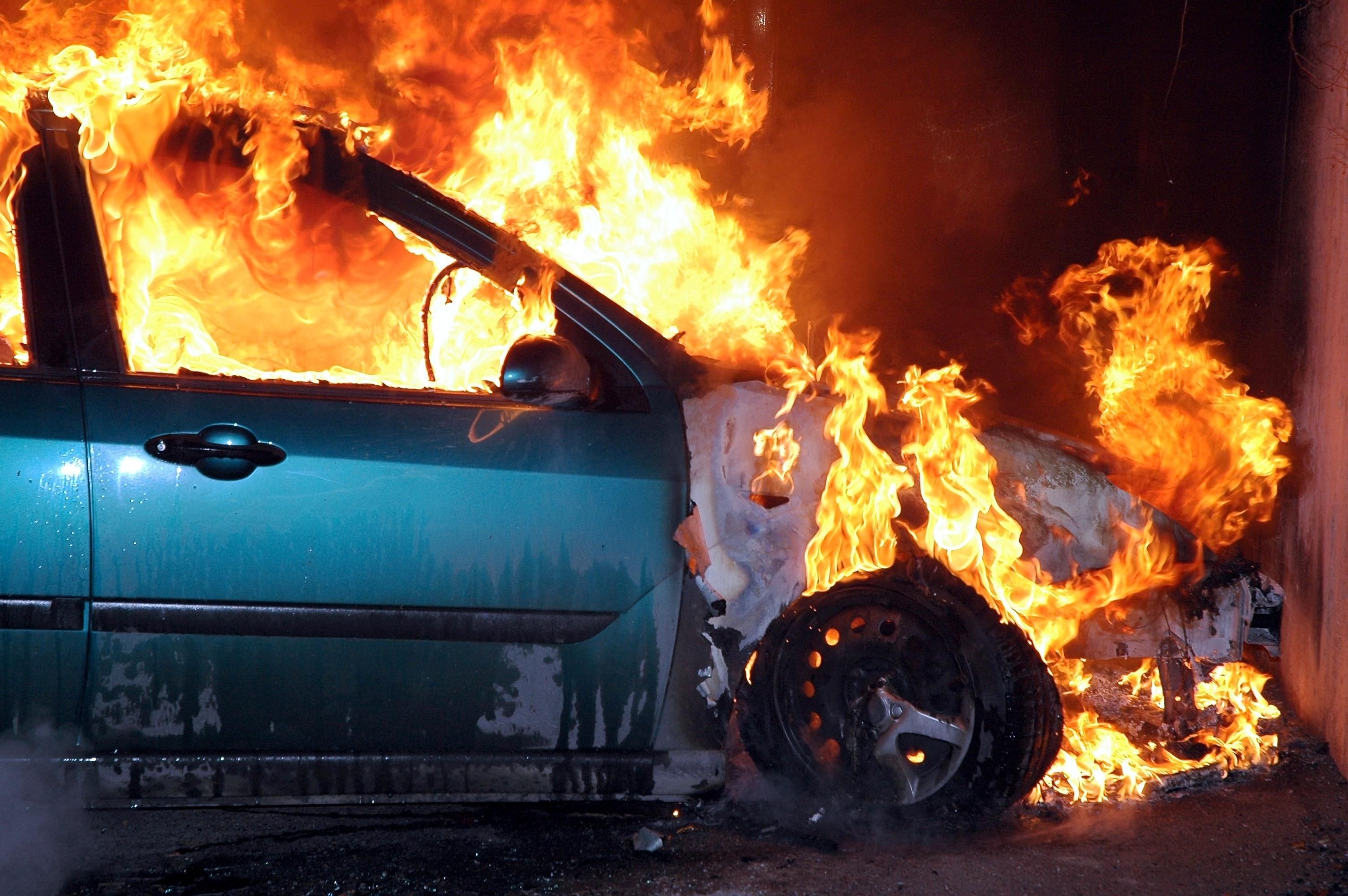 Копейчанин спалил автомобиль друга из «забытого» долга