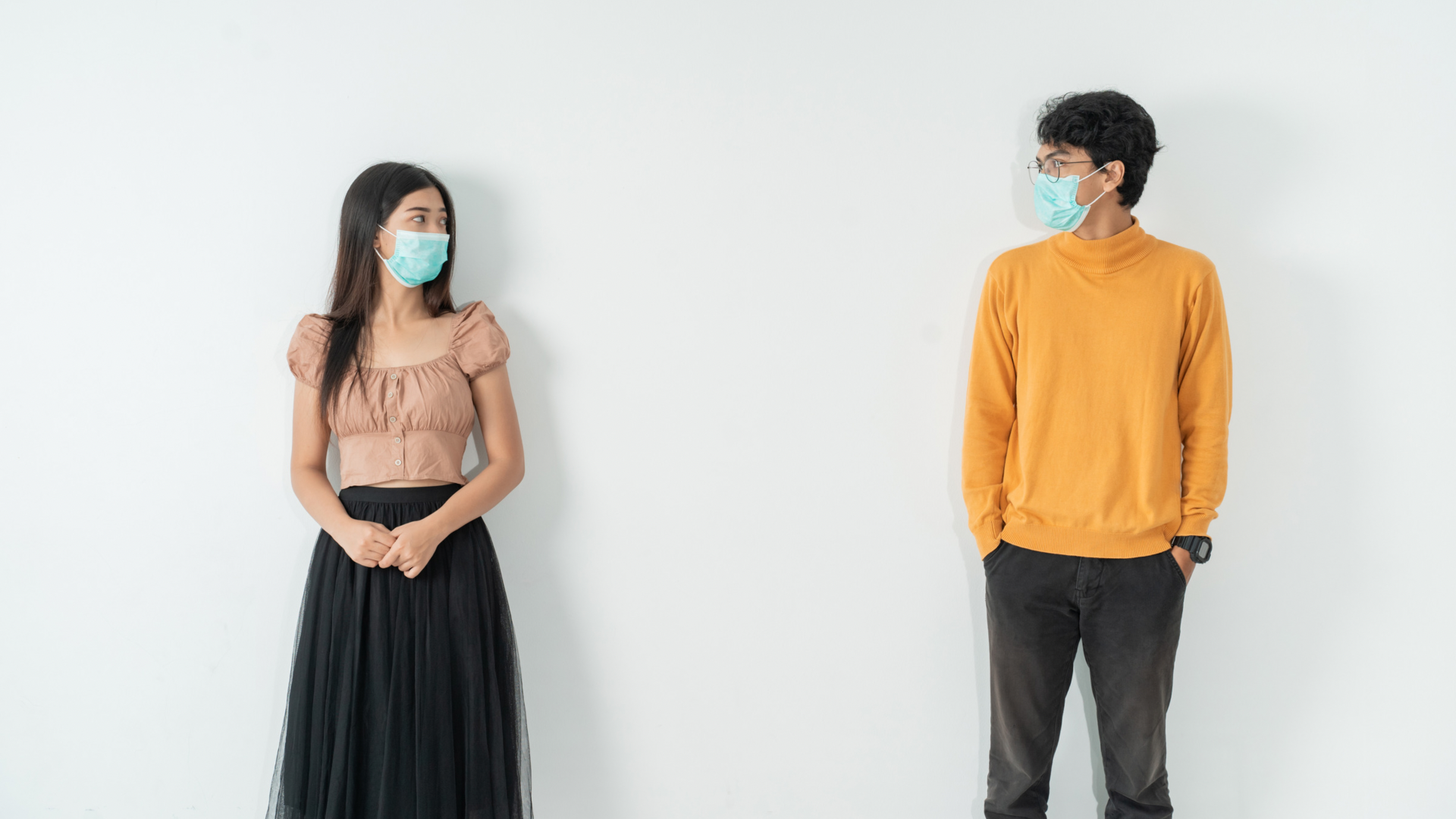 На одного больного – шесть заразившихся. Как победить новый штамм коронавируса и когда мы перестанем носить маски?