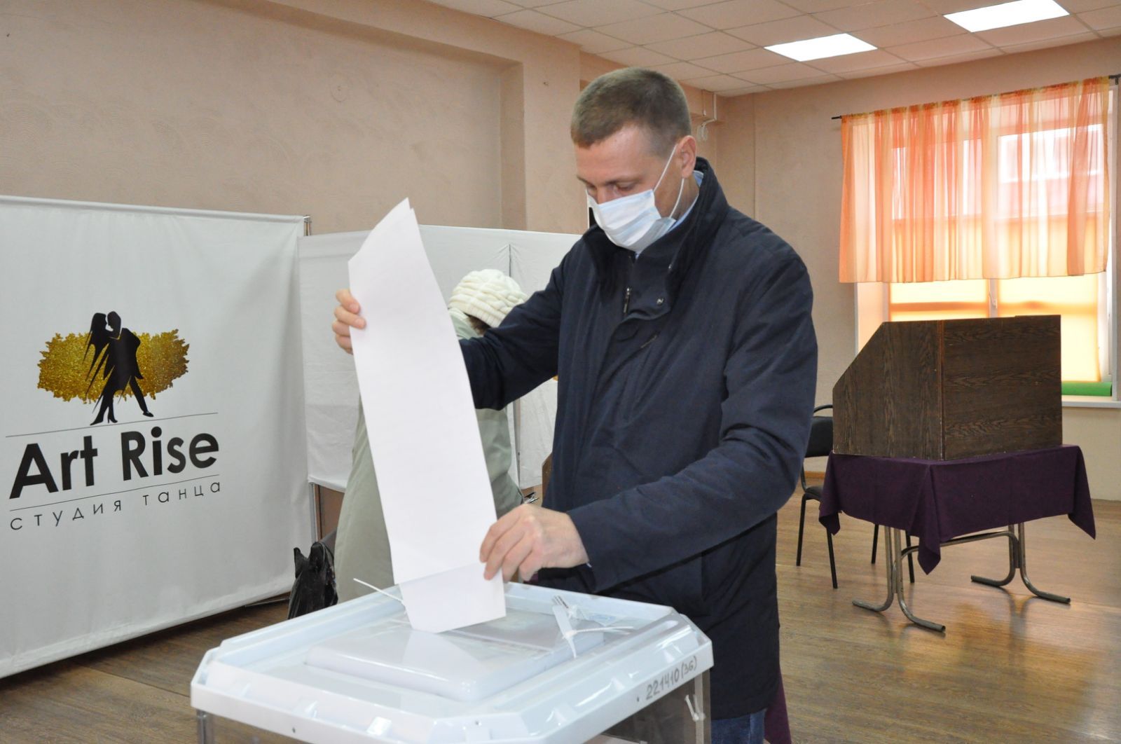 Председатель городского Собрания депутатов КГО Евгений Гиске оценил безопасность голосования