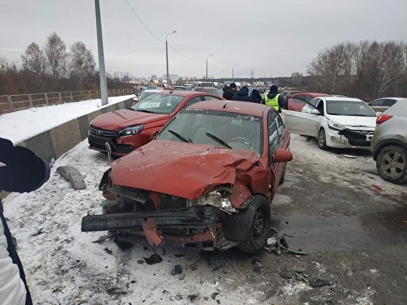 Автоледи спровоцировала в Челябинске массовую аварию