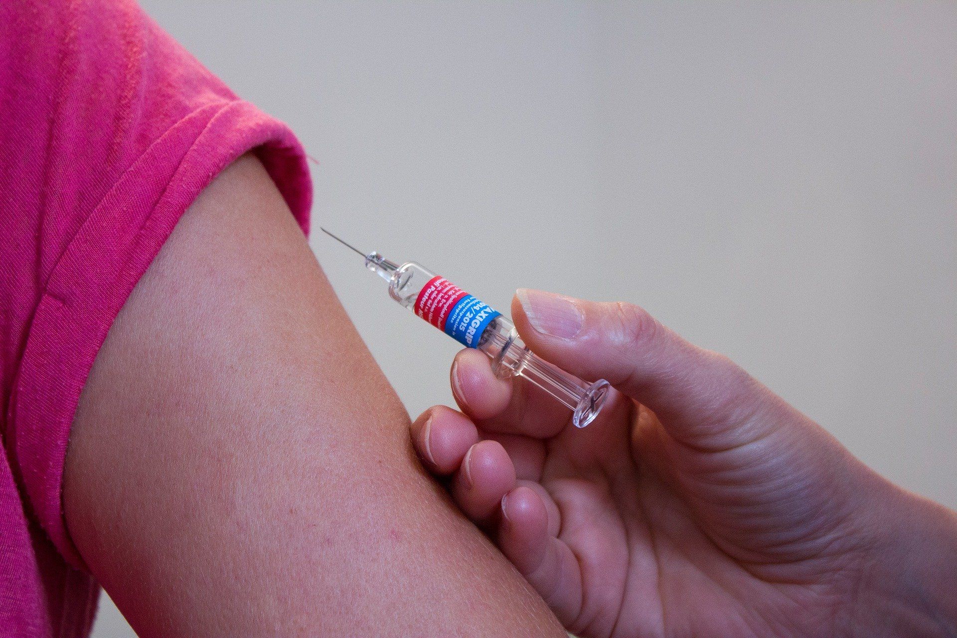 Сегодня в челябинских ТРК начали ставить прививки от гриппа