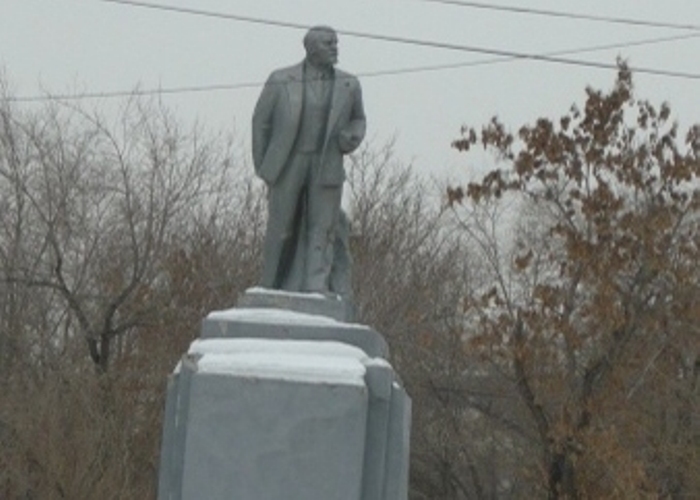 На территории завода ЧКПЗ демонтировали памятник Ленину