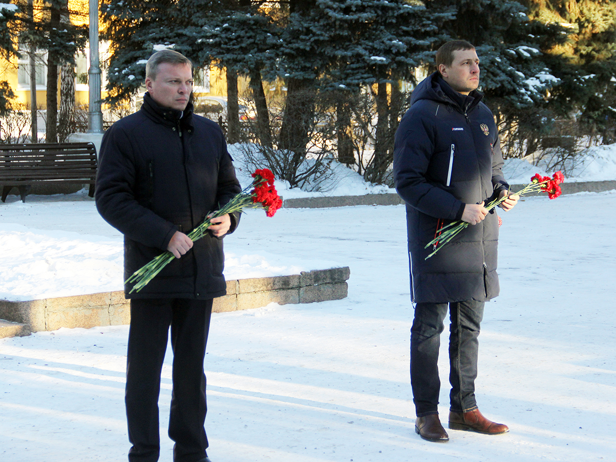 Глава города почтил память героев Отечества