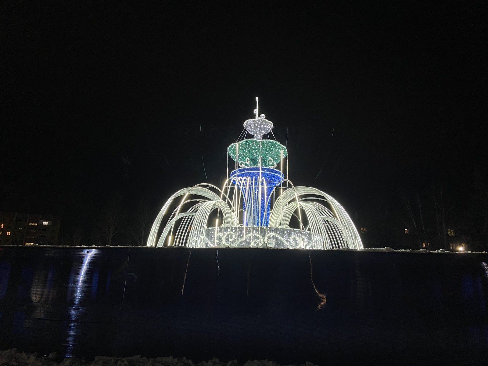 Световой фонтан станет постоянным элементом ледового городка в Копейске