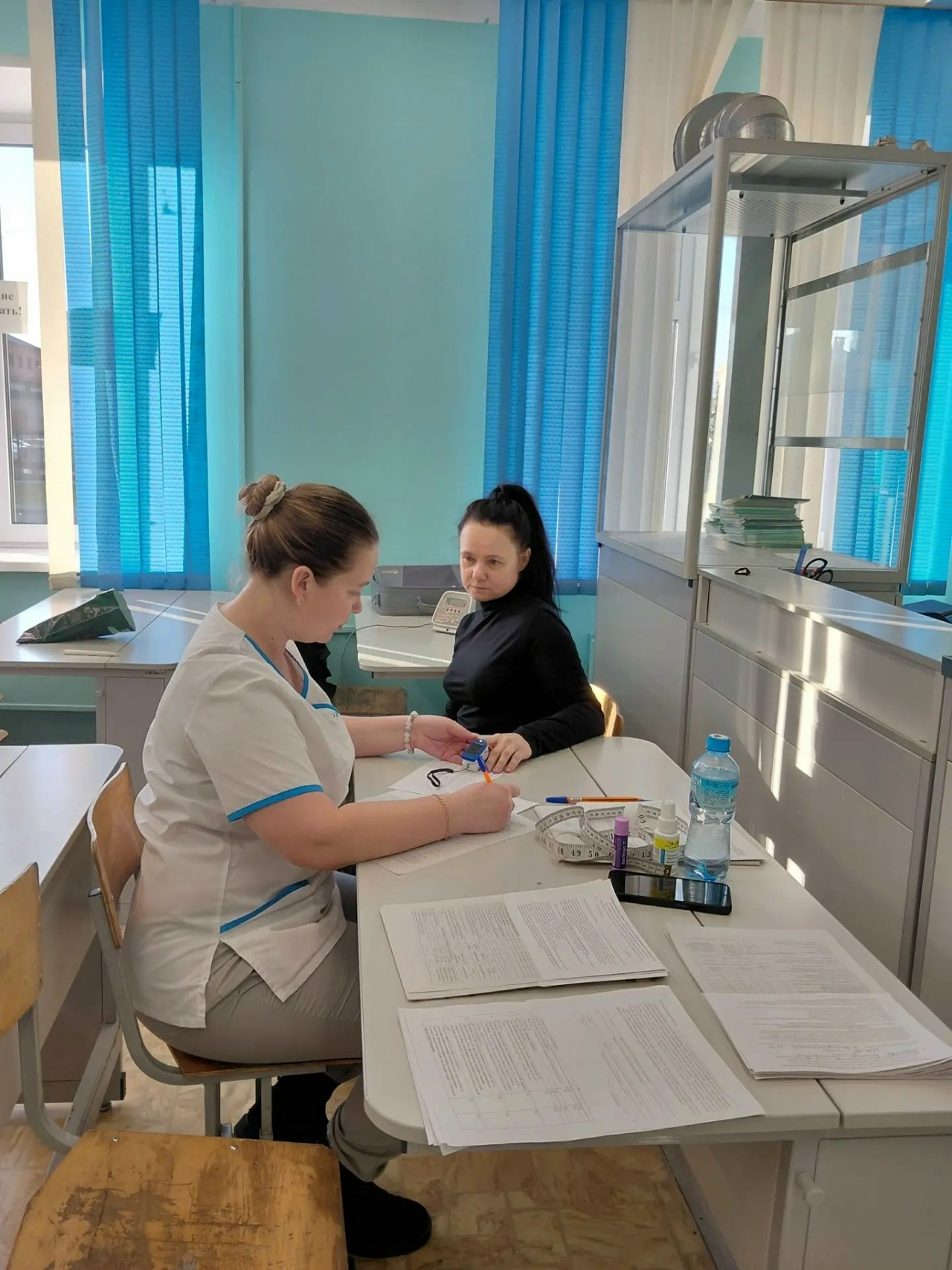 В Копейске учителя проверили здоровье прямо на рабочем месте