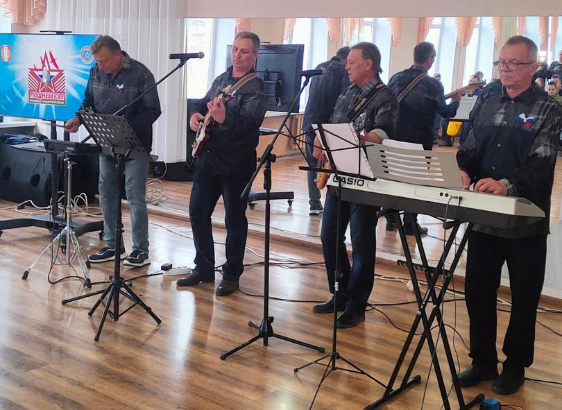 В Копейске прошёл первый городской фестиваль солдатской песни «Поднебесье»