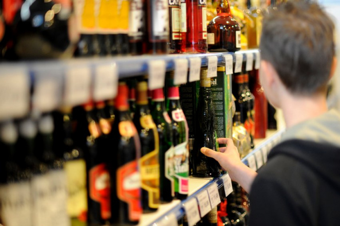 Полиция Копейска напоминает об ответственности за продажу алкоголя несовершеннолетним 