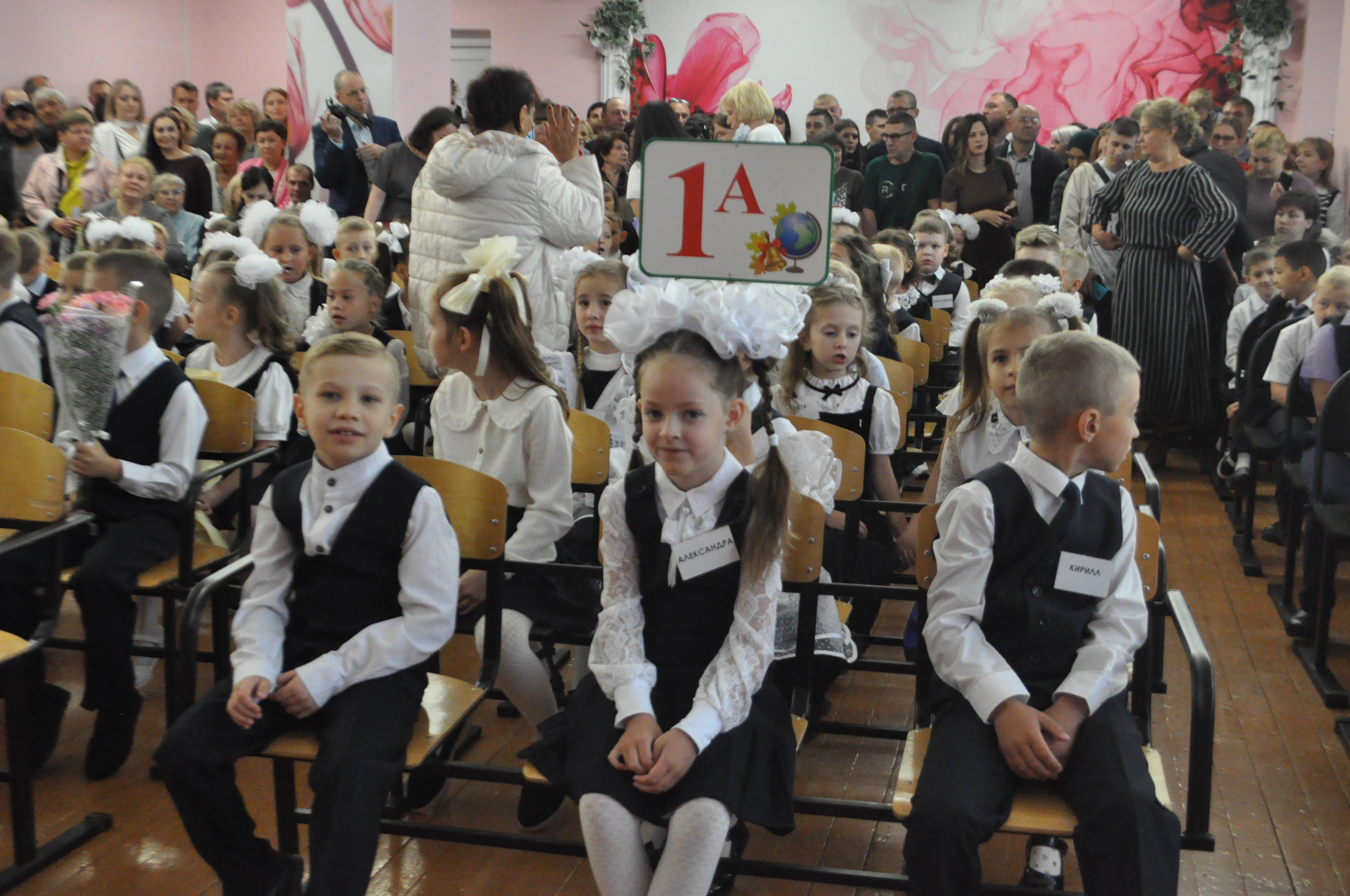 В Копейске проходят праздничные линейки, посвящённые Дню знаний