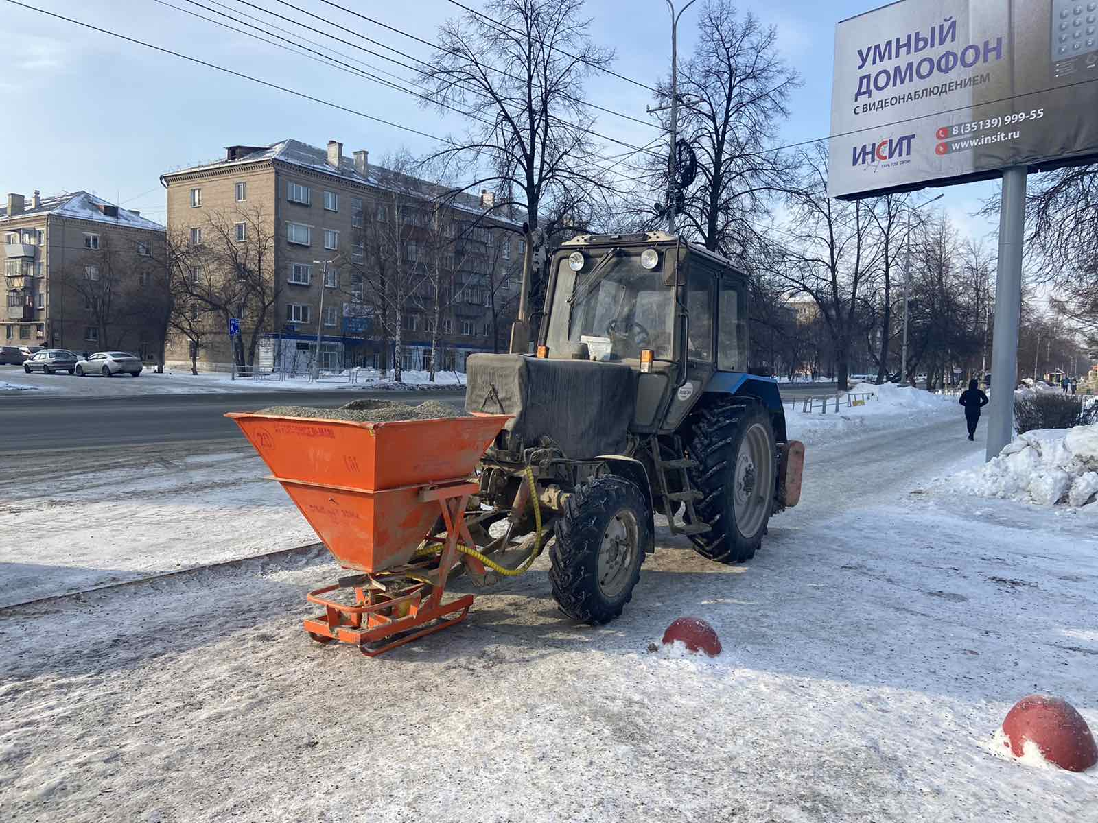 В Копейске презентовали новую снегоуборочную технику
