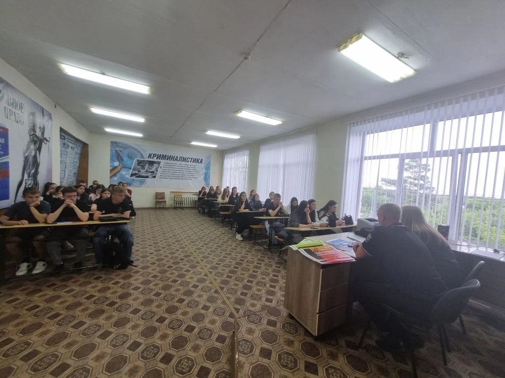В Копейске полицейские проводят профилактические встречи с молодёжью