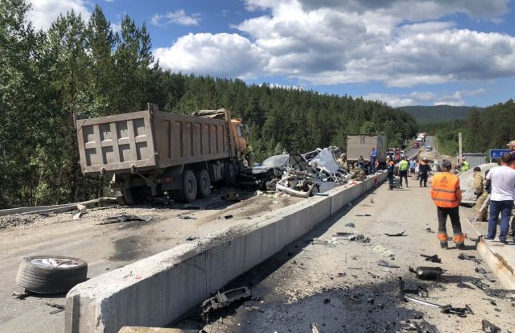 В Челябинской области будут судить водителя грузовика, смявшего пять легковых машин