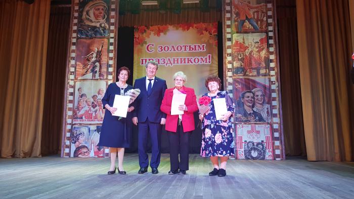 Анатолий Литовченко поздравил копейчан с Днем пожилого человека
