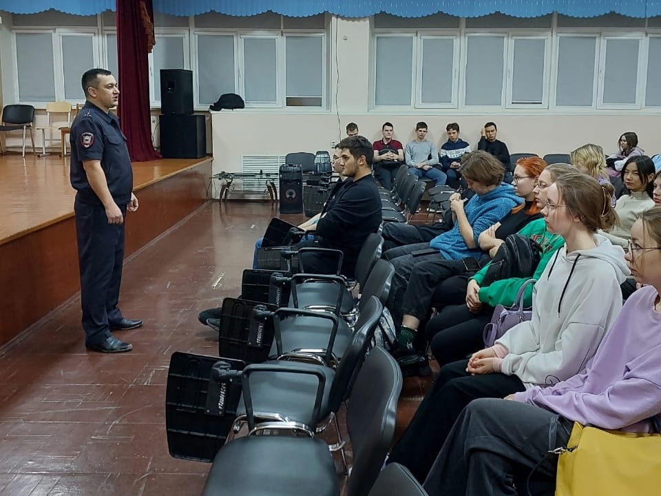 Полицейские из Копейска встретились со школьниками в рамках акции "Дети России-2023"
