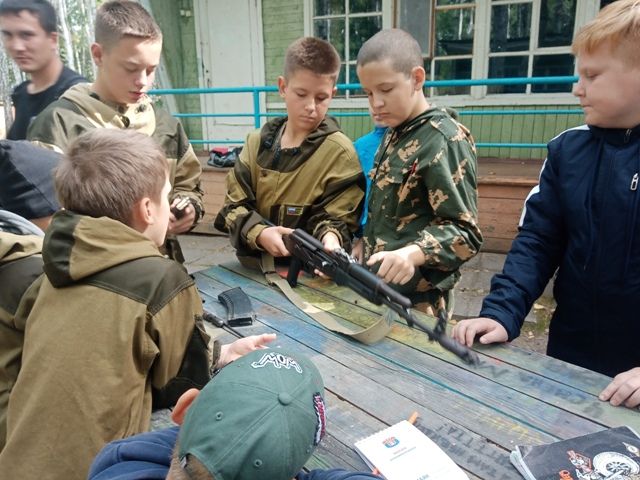 В лагере «Юность» прошли военно-спортивные сборы копейских юнармейцев