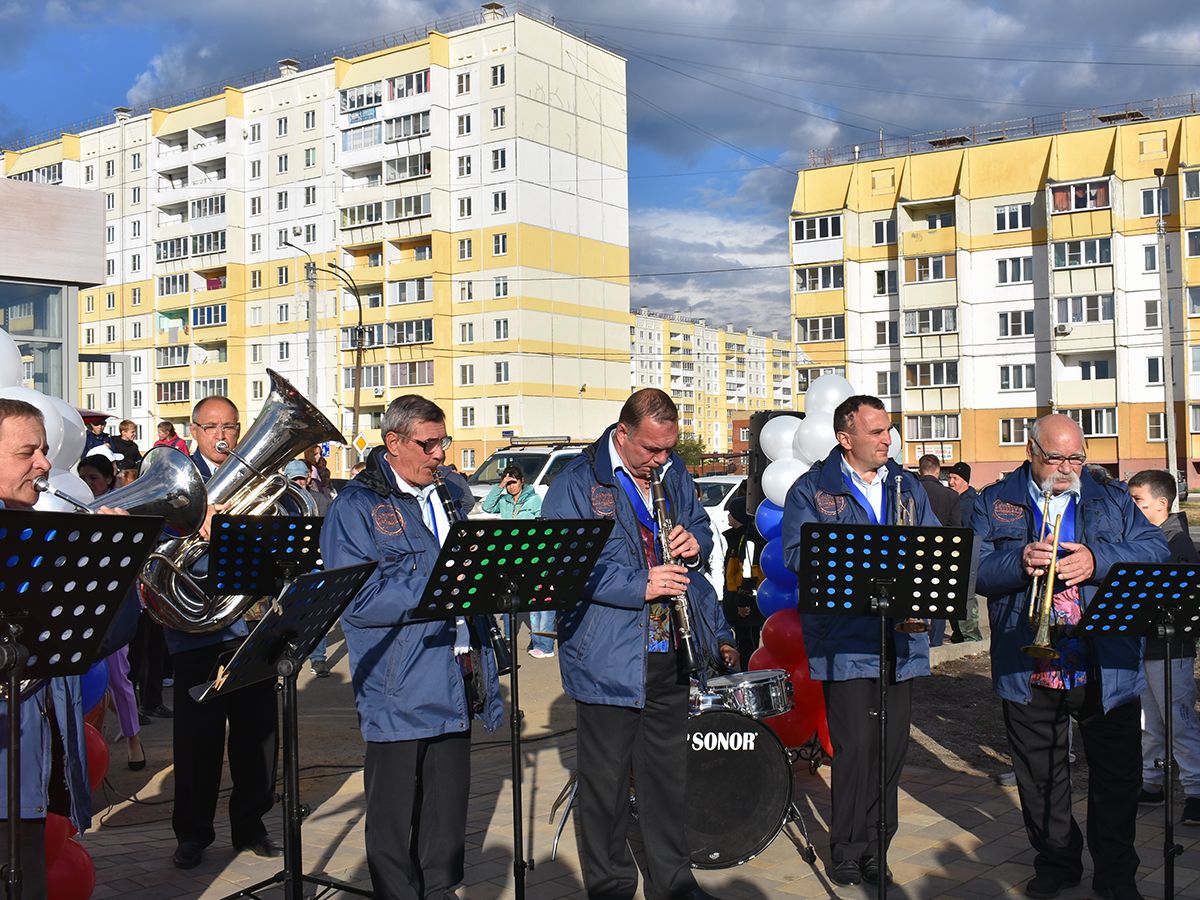 В поселке РМЗ благоустроили сквер | 13.09.2022 | Копейск - БезФормата