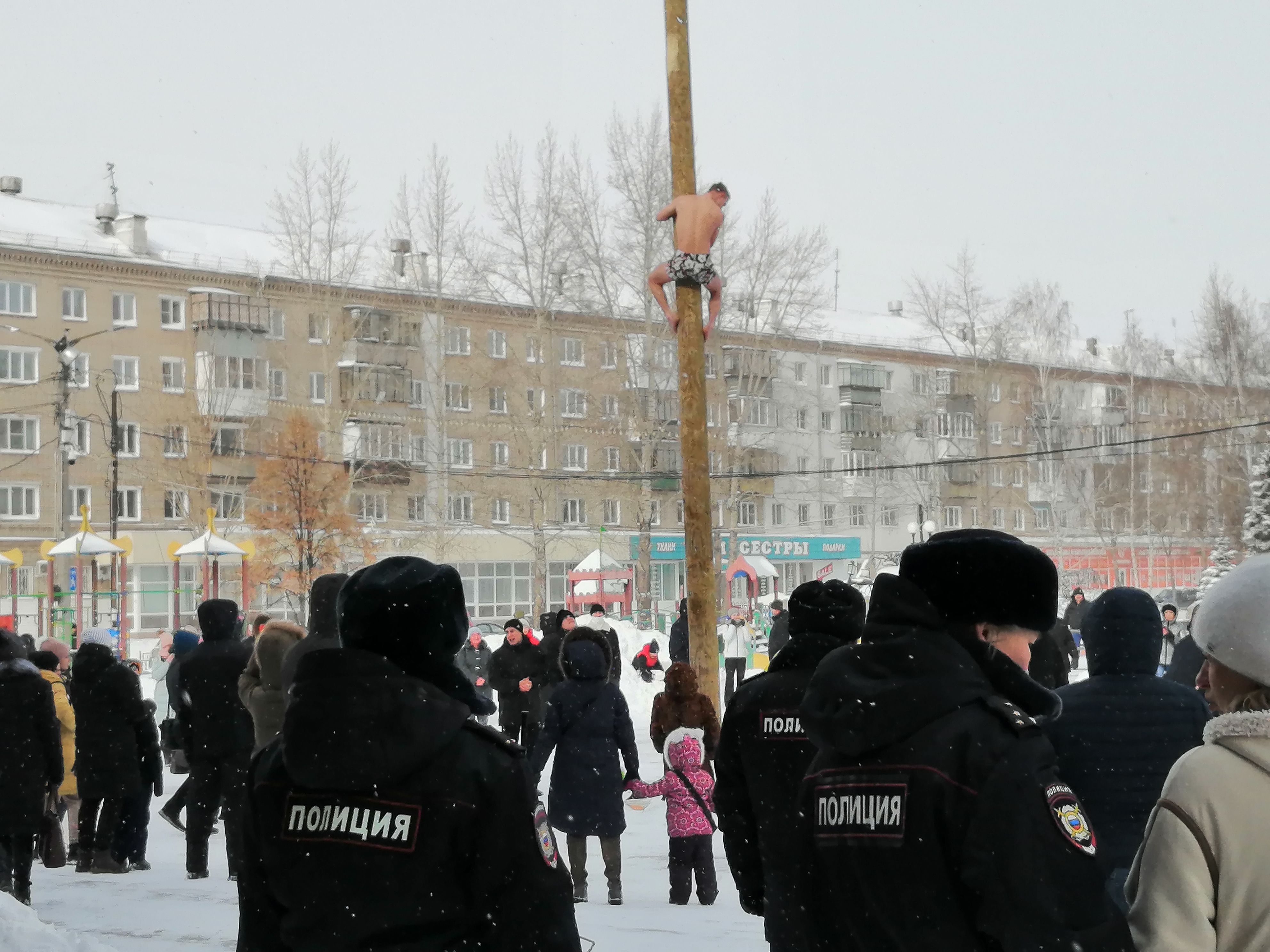 Сотрудники полиции обеспечили безопасность копейчан во время проводов зимы