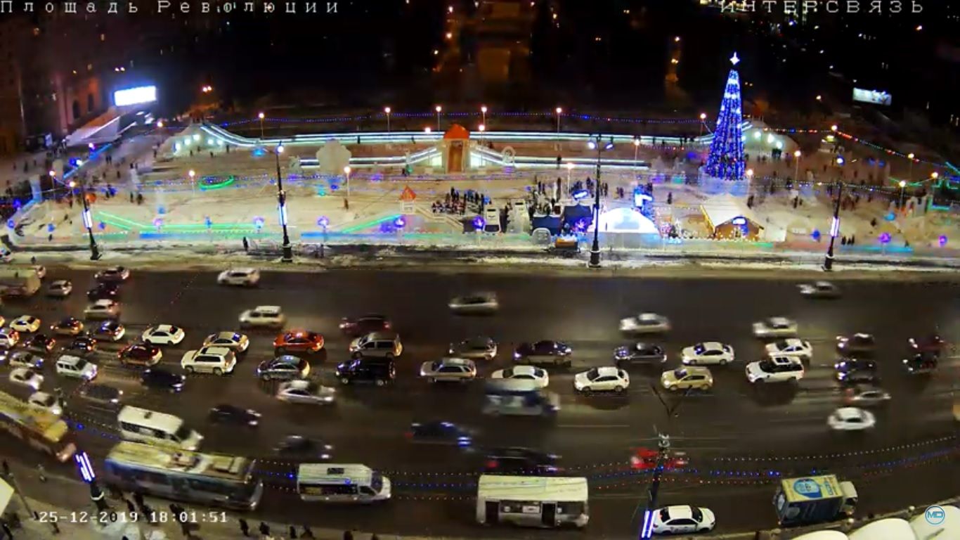 В Челябинске ледовый городок построили за 2 минуты