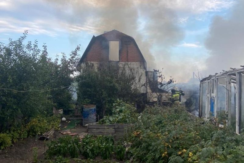 В садовом товариществе Копейска потушили крупный пожар