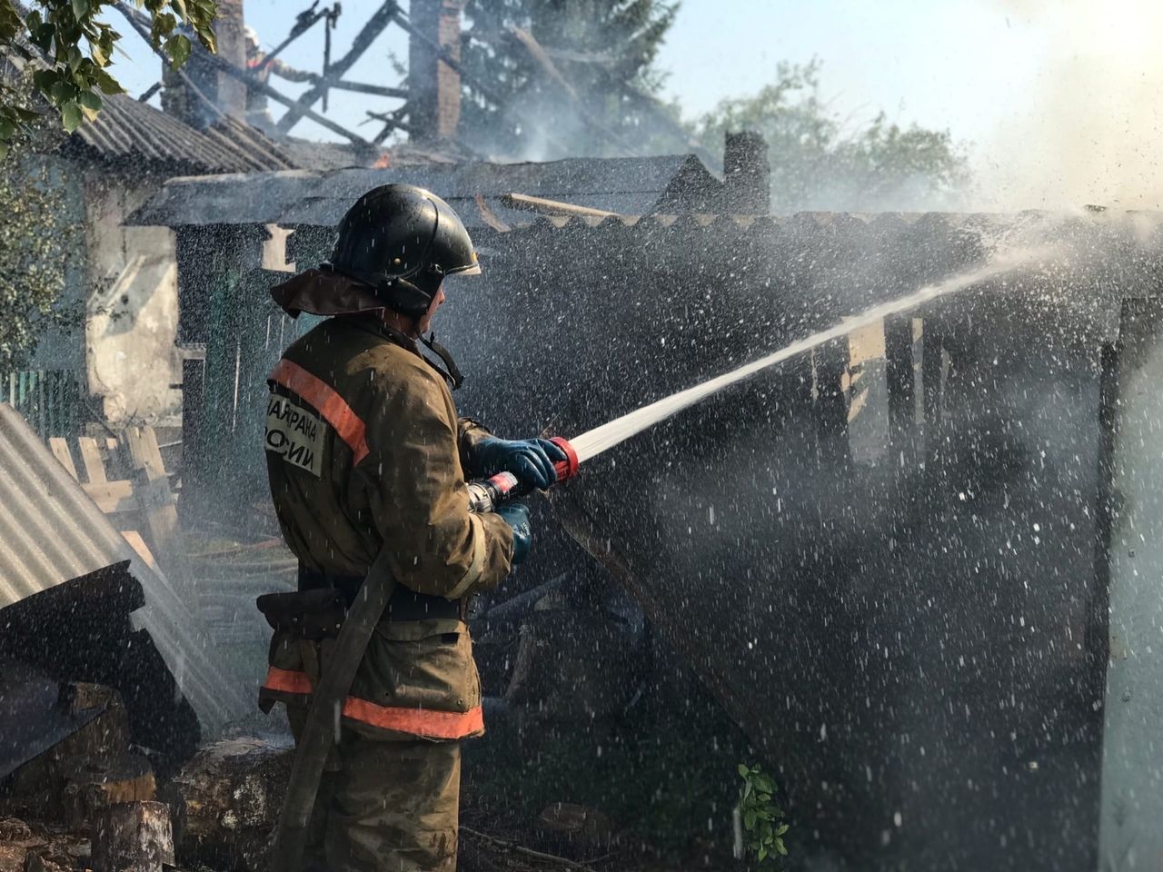 В Копейске с утра сгорел дом | 16.08.2021 | Копейск - БезФормата