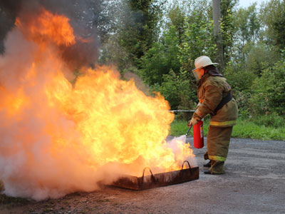 На заводе «Пластмасс» прошли соревнования огнеборцев 