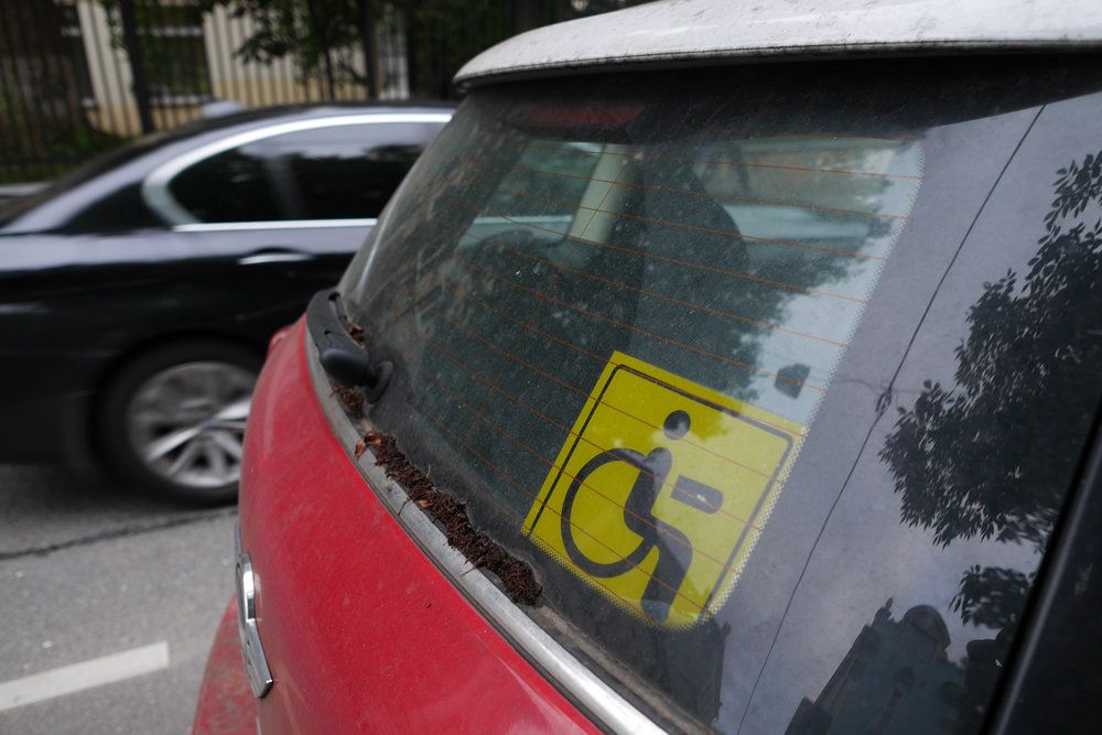 В ГИБДД Челябинска рассказали, почему эвакуировали машины со знаком «инвалид»