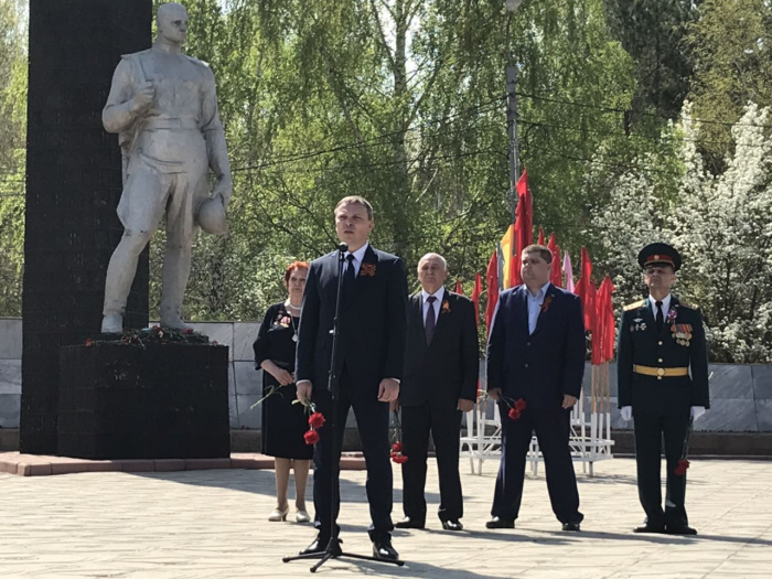 Андрей Фалейчик и ветераны поздравили копейчан с Днем Победы