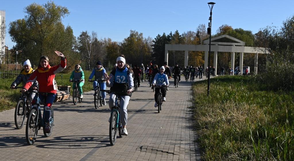 Копейские педагоги отметили свой праздник на велосипедах