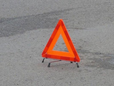 Иномарка наехала на полицейский автомобиль Иномарка наехала на полицейский автомобиль