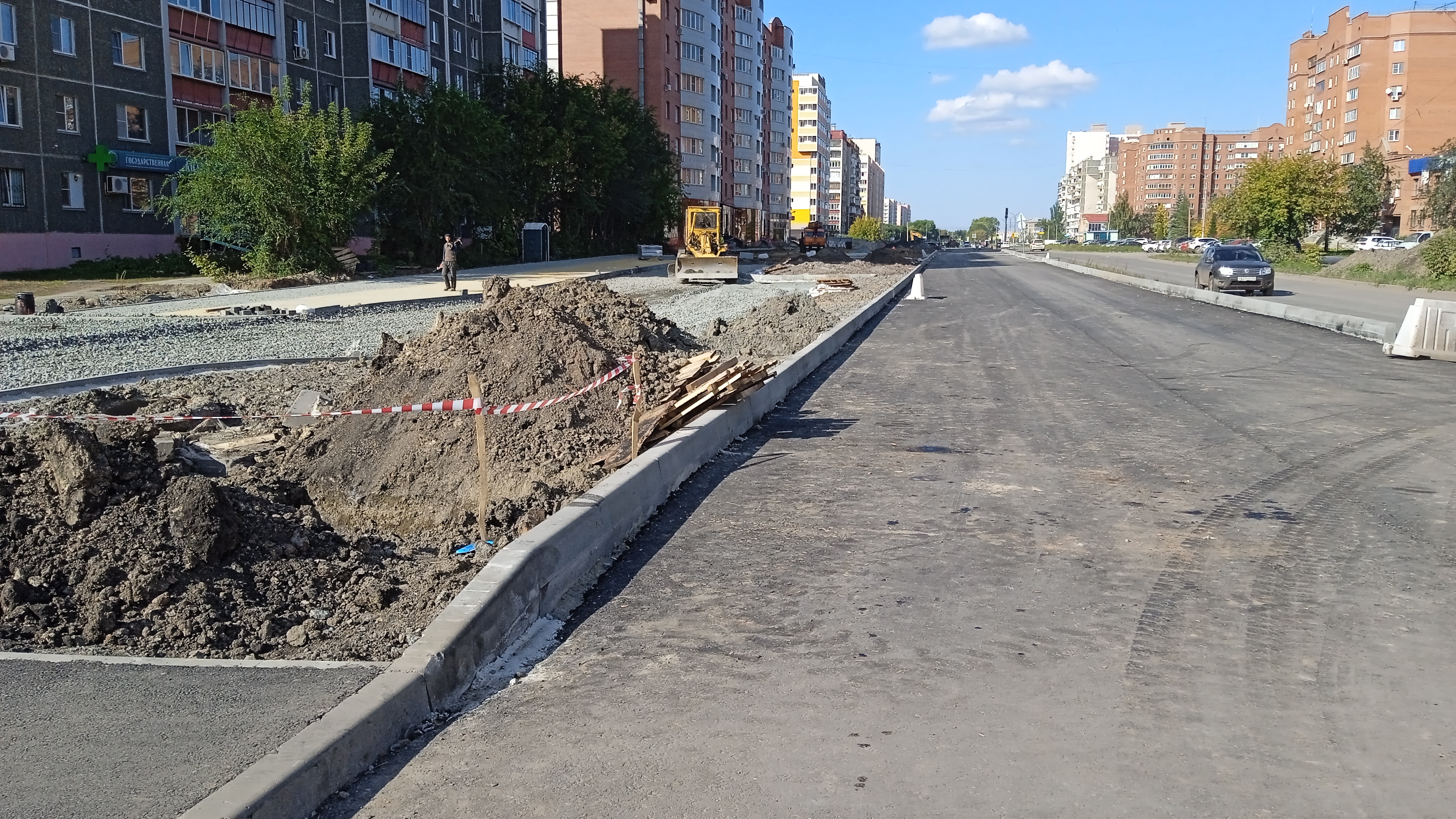 На проспекте Коммунистическом заканчиваются работы по асфальтированию дорожного полотна 