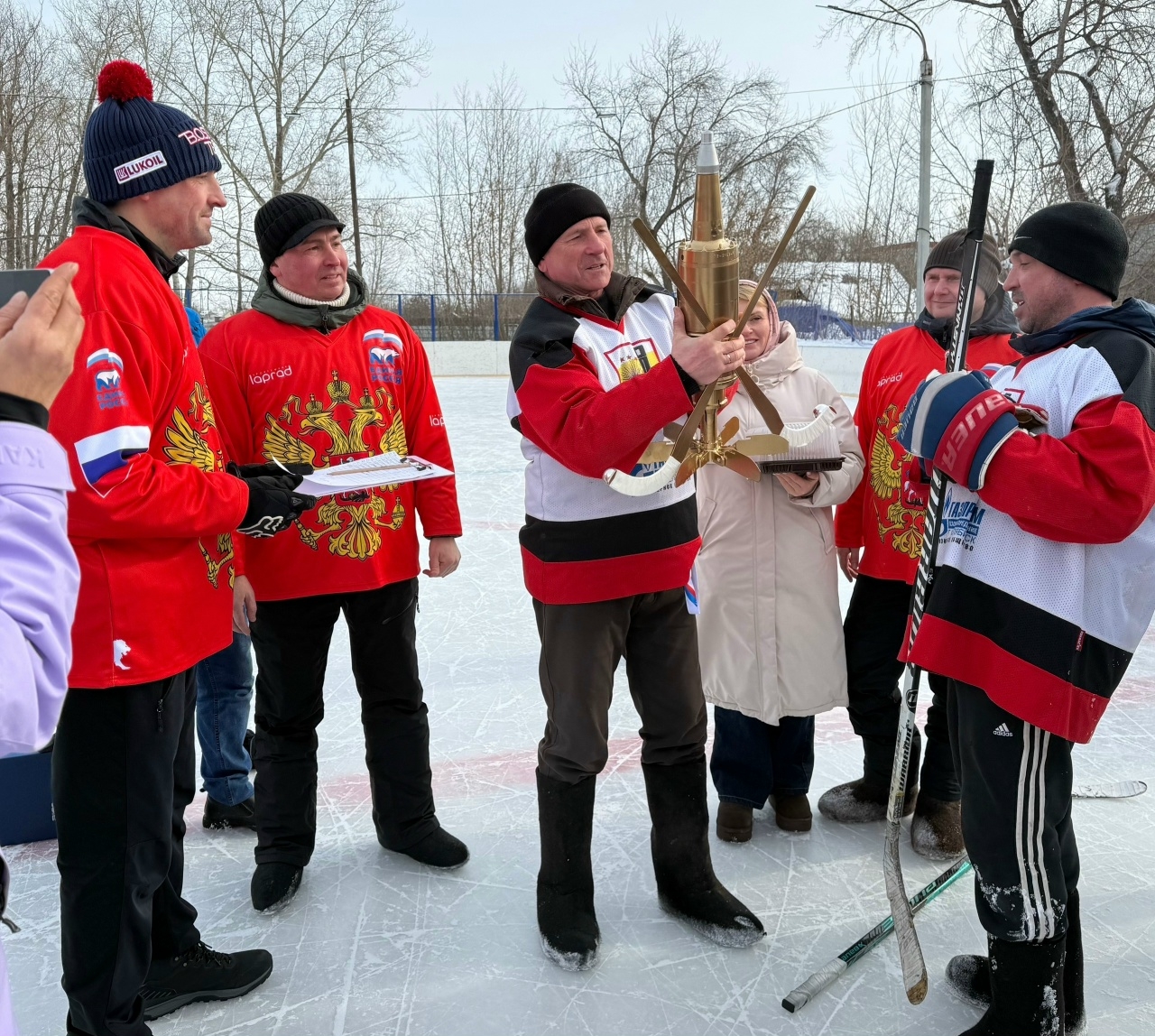 Хоккей на валенках развернулся в поселке Горняк