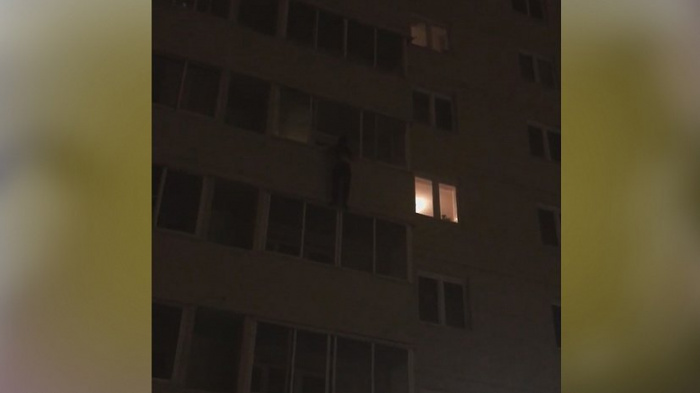Житель Челябинска выпал с 4 этажа и выжил