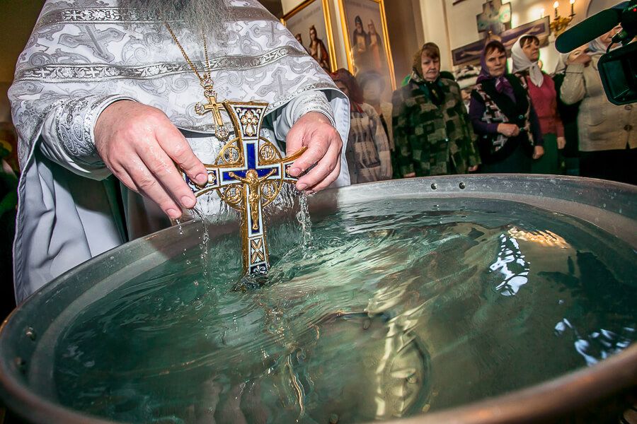 Настоятель копейского храма рассказал, что можно и нельзя делать в Крещение