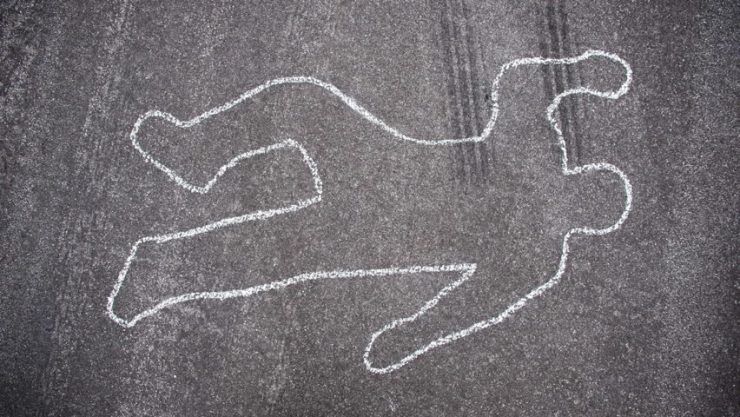 У челябинской школы нашли тело мужчины