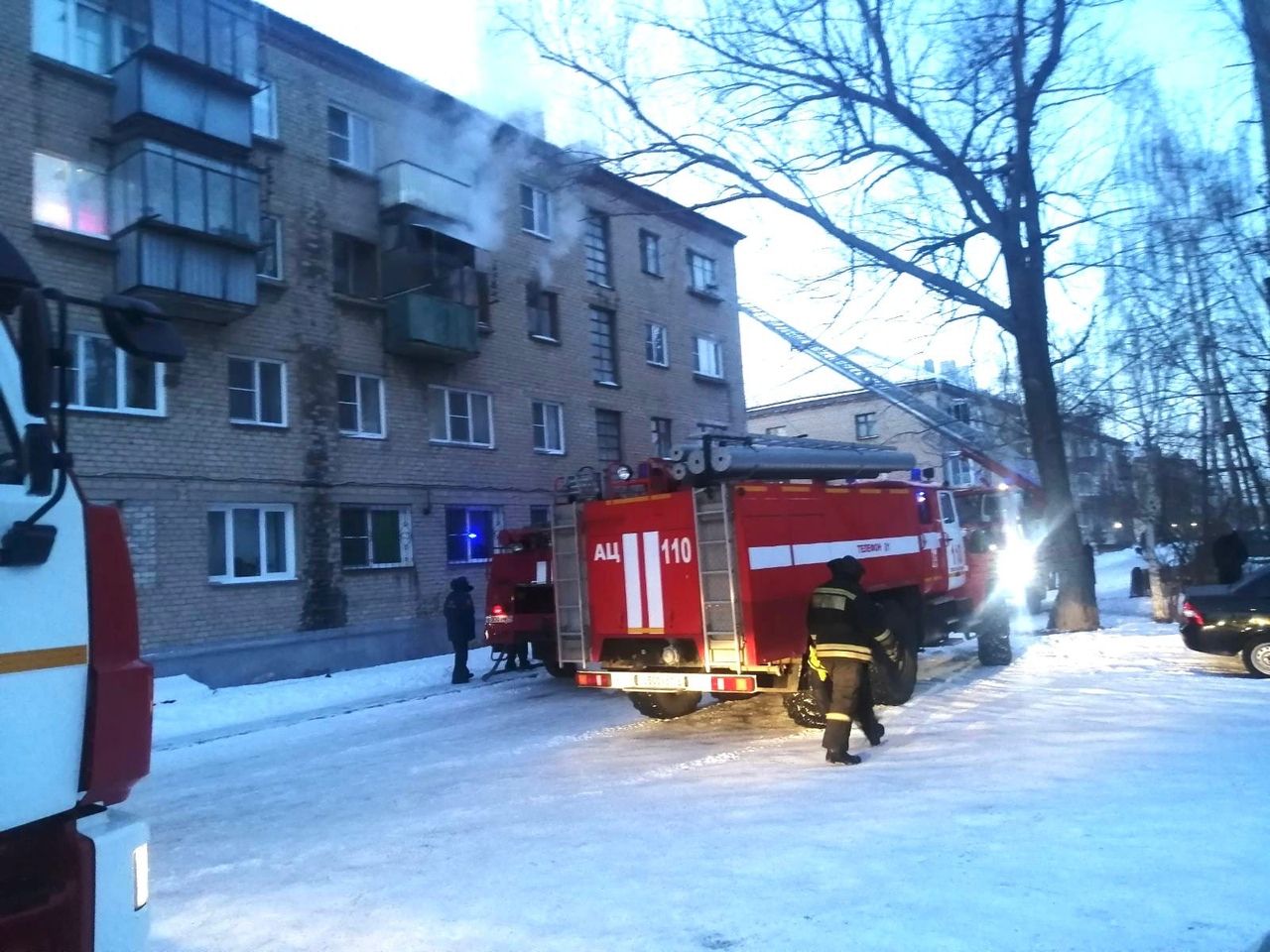 В посёлке Бажово на пожаре спасли 13 человек