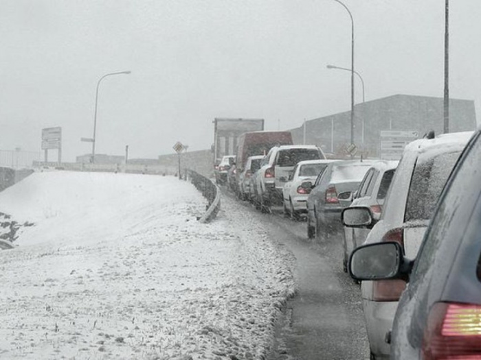 Ездят аккуратно. Снегопад в Копейске обошелся без «дня жестянщика»