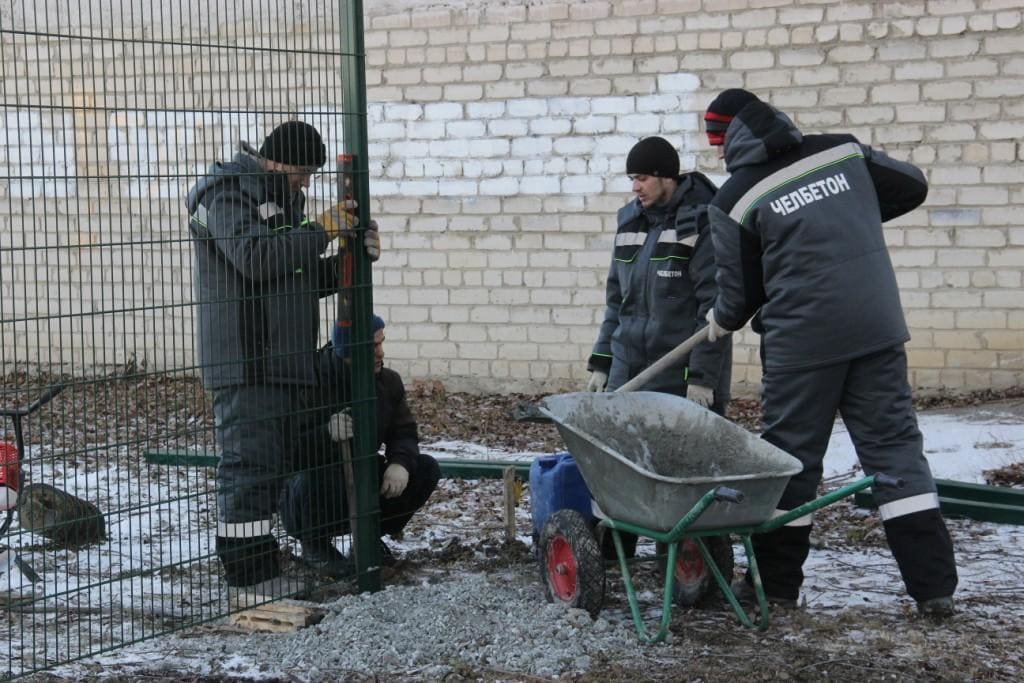 Поселковый стадион под защитой