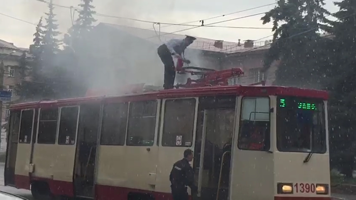 В Челябинской области во время движения загорелся трамвай