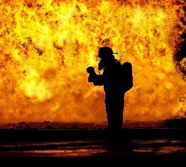 Половина челябинцев хотят сделать зарплату пожарным более 100 тысяч рублей
