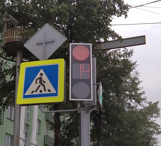На целый день отключили светофор в центре Челябинска