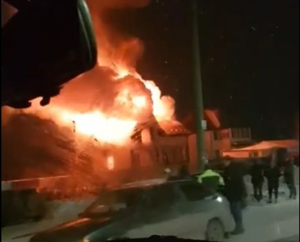 Владелица сгоревшего коттеджа в поселке Бажово рассказала о пожаре