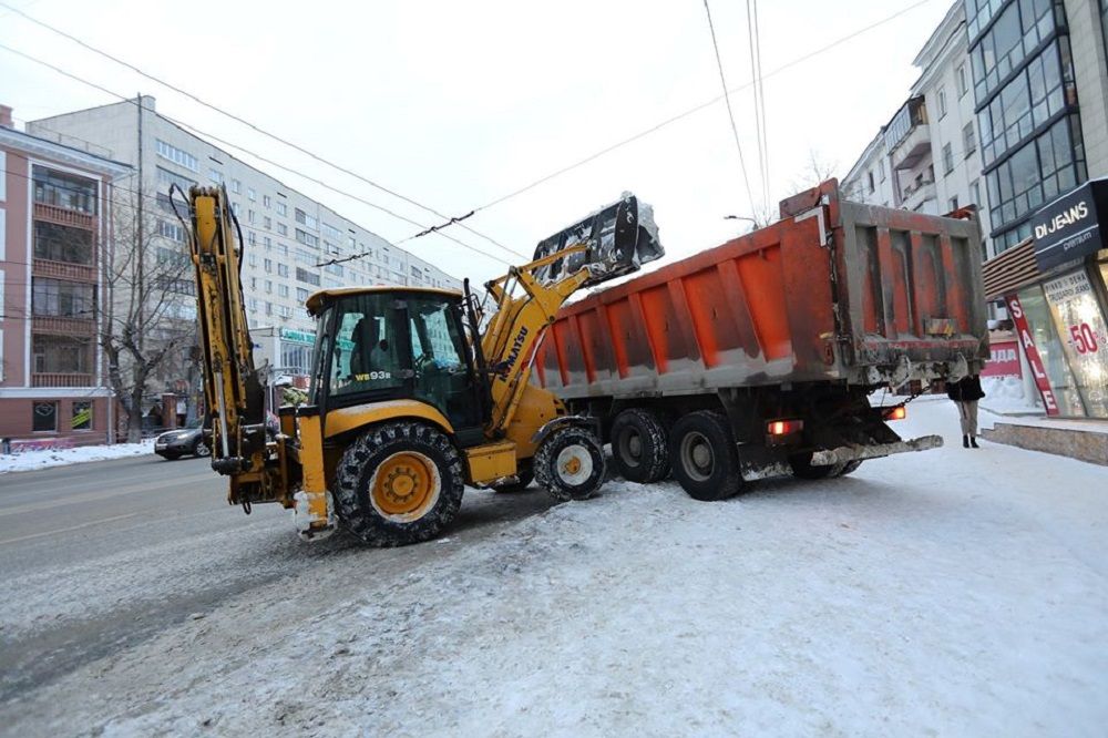 Без пробок. Из Челябинска во время снегопада вывезли несколько тысяч тонн снега