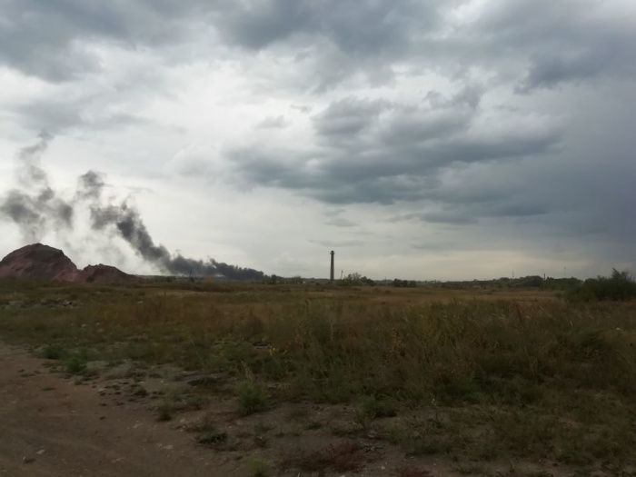 Уже не смешно! В Копейске снова тушат горящие покрышки около поселка Бажово