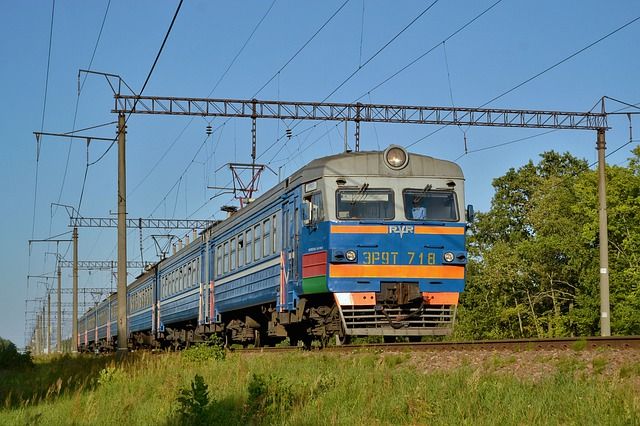 Подростки в Челябинской области катались, зацепившись за последний вагон поезда