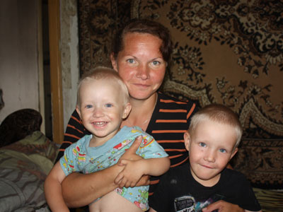 Копейчанке Юлии Маловой и двоим ее сыновьям требуется помощь