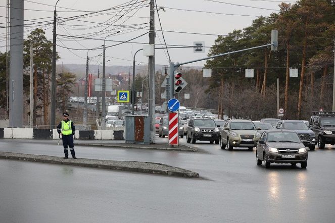 Проезжая часть улицы Худякова в Челябинске станет шестиполосной