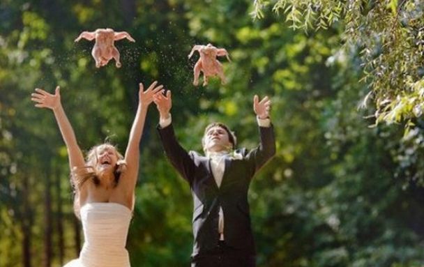 Смотрите подборку самых странных свадебных снимков